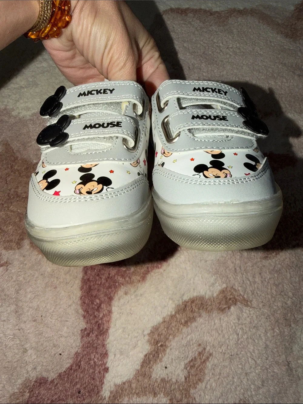 Harper Canyon Disney White Mickey Mouse Velcro Toddler Light Up Sneakers